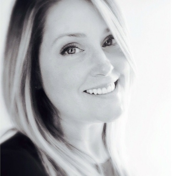 Hi, I’m Lisa. I’m so happy you found my closet - Picture 1 of 1